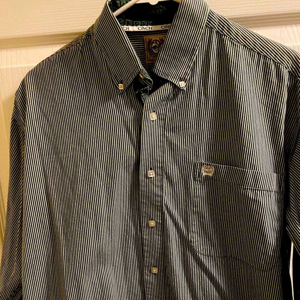 Cinch Long Sleeve Button Down Green and White Shirt Size Small